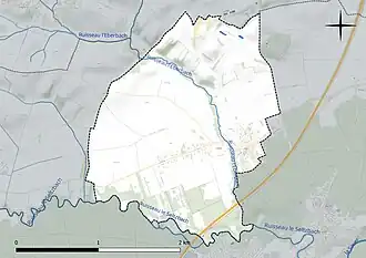 Carte en couleur présentant le réseau hydrographique de la commune