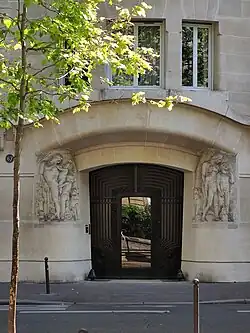 Entrée du no&nbsp;67.