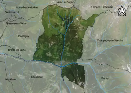 Photo aérienne en couleurs de la commune.