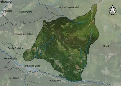 Photo aérienne en couleurs de la commune.