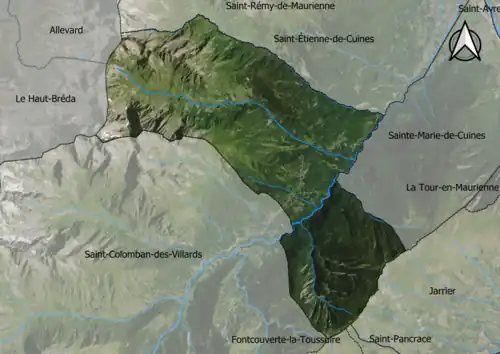 Photo aérienne en couleurs de la commune.