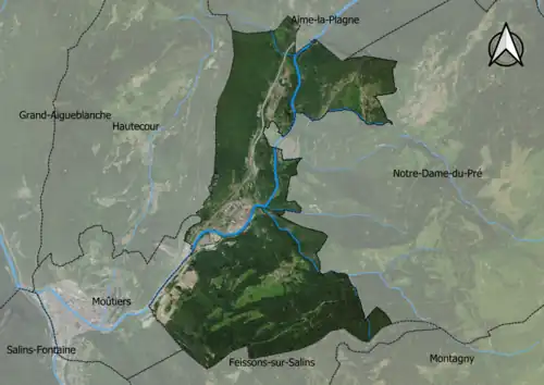 Photo aérienne en couleurs de la commune.