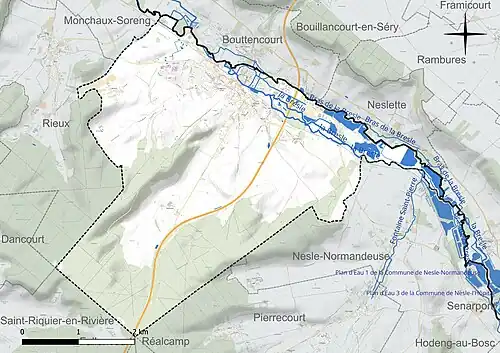 Carte en couleur présentant le réseau hydrographique de la commune