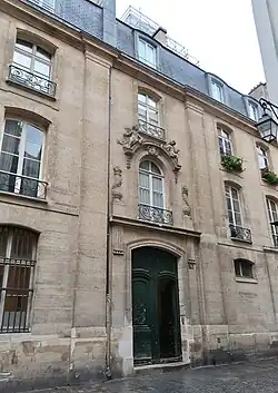 No 76 : presbytère de l'église Saint-Merri (inscrit MH, 1974).