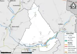 Carte en couleur présentant le réseau hydrographique de la commune