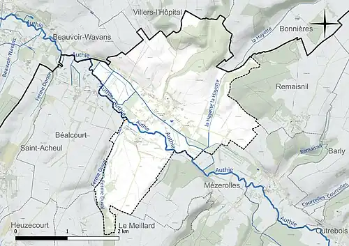 Carte en couleur présentant le réseau hydrographique de la commune