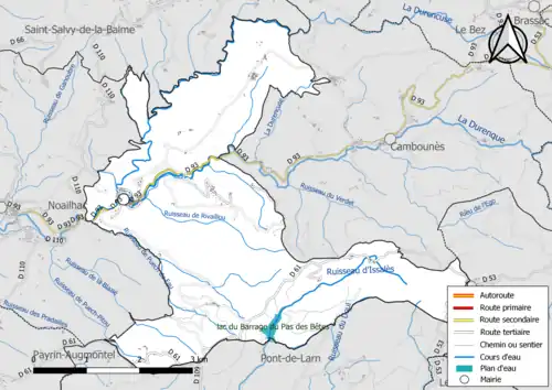 Carte en couleur présentant le réseau hydrographique de la commune