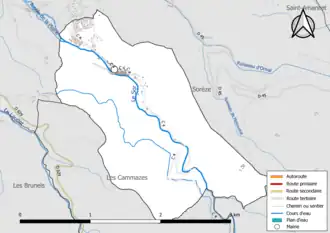 Carte en couleur présentant le réseau hydrographique de la commune