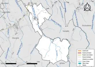 Carte en couleur présentant le réseau hydrographique de la commune