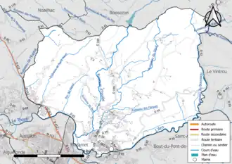 Carte en couleur présentant le réseau hydrographique de la commune