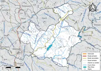 Carte en couleur présentant le réseau hydrographique de la commune
