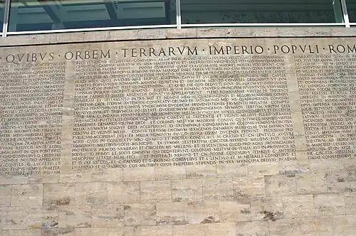 Détail de la restitution d'époque fasciste des Res Gestae