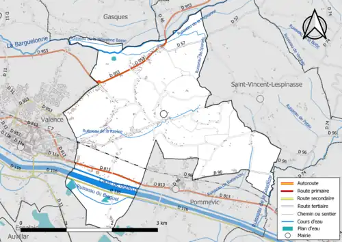 Carte en couleur présentant le réseau hydrographique de la commune