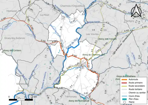Carte en couleur présentant le réseau hydrographique de la commune
