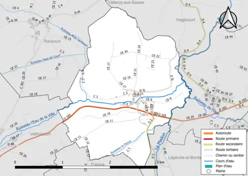 Carte en couleur présentant le réseau hydrographique de la commune