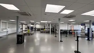 Aérogare zone départs (banques 1 à 4).