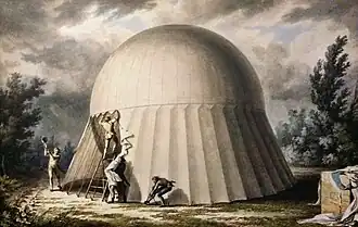 Aérostat au campement sous sa tente de protection (5/5).