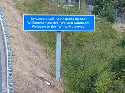 Panneau de bienvenue sur l'Autoroute blanche.