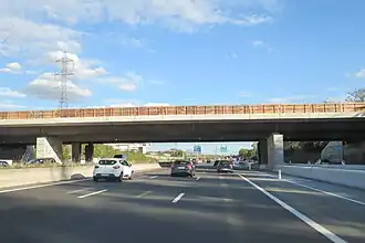 Le pont au-dessus de l'A6 à Évry-Courcouronnes en septembre 2020.