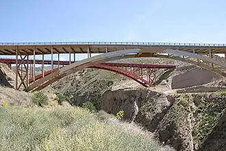 Ponts jumeaux de l'A-44 sur le Tablate près du réservoir de Béznar (es)
