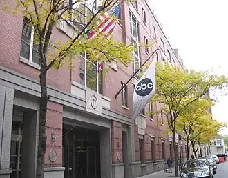 Entrée du siège officiel d'ABC au 77 West 66 Street