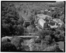 L'usine Savage Mill et le pont Bollman dans les années 1970.