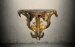 Console Crocodile du Nil, cornes de koudou, métal doré, bois H82xP37xL92 cm