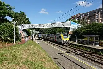 Train sous la seconde passerelle.