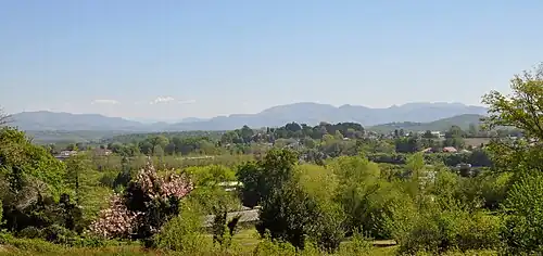 Vue depuis Brindos vers Sutar.