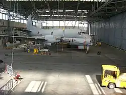 L'Atlantique 2 no 26 (M 26) en maintenance dans le hangar H1 de la BAN Nîmes-Garons