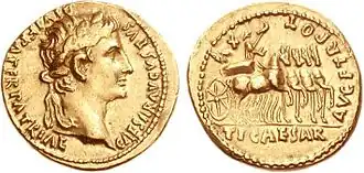 Aureus frappé à Lyon. 27 AEC / 14 EC. Avers (numismatique) : Auguste. Revers: Tibère (portant le titre de César), lauré, debout à droite dans un quadrige triomphal, tenant dans la main gauche un sceptre à pointe d'aigle et dans la droite une branche de laurier. Cabinet des médailles.