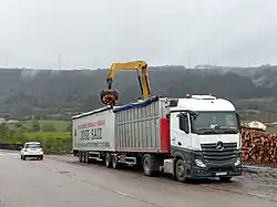 Méga-camion lors de son déchargement en Espagne