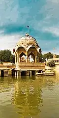 Chhatri  au lac Gadisar