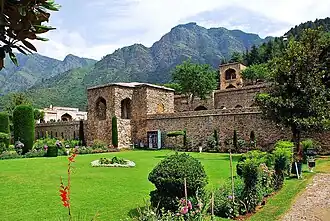 Les jardins du Pari Mahal à Srinagar, Jammu-et-Cachemire.