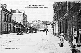 La place Lasnier au tout début du XXe&nbsp;siècle, où circule une rame des CBR.