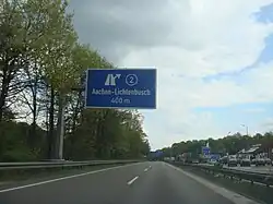 Annonce de la sortie 2 sur l'autoroute 44