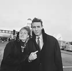 Description de l'image Aankomst Walter en Conny op Schiphol, Walter en Conny op platform, Bestanddeelnr 917-3371.jpg.