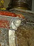 Tête d'angelot à droite de l'autel.
