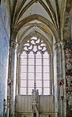 Une chapelle latérale avec triskèles