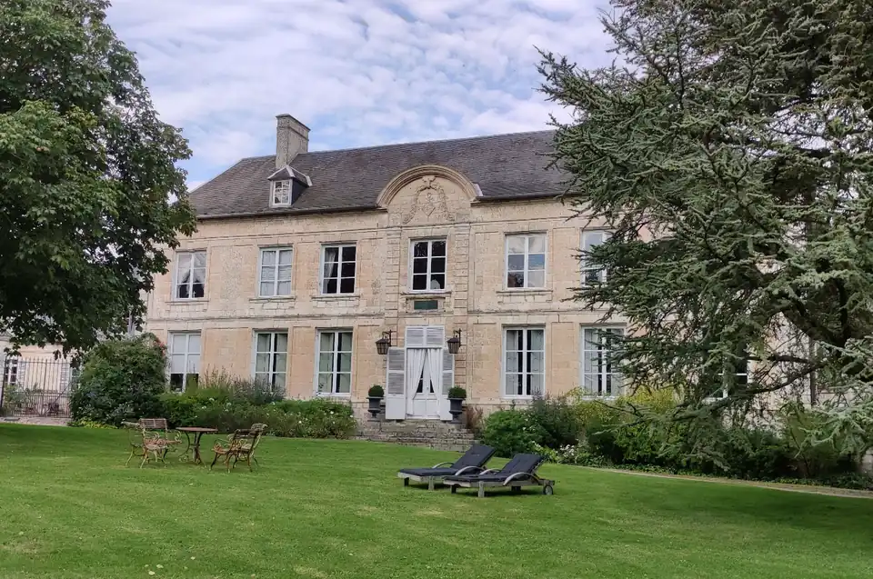 Ancienne abbaye des Dames d'Étrun.