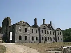Abbaye Notre-Dame de Bon-Repos : vue extérieure d'ensemble.