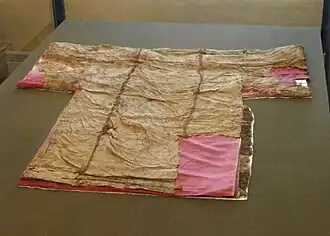 Tunique de saint-Germain datant du XIe&nbsp;siècle, qui aurait appartenu à la tombe de Germain d'Auxerre, et exposé au dépôt du trésor de la cathédrale d'Auxerre.