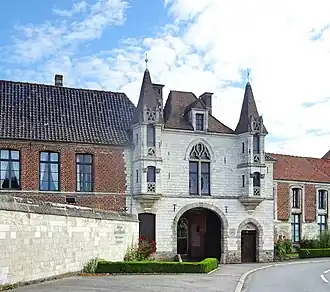 L'église abbatiale et le logis des abbés.