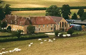 Vue sur le bâtiment conventuel et l'église