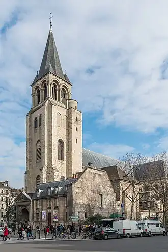 Photographie en couleur de l'extérieur d'une église parisienne.