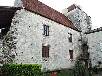 Château abbatial, ancienne mairie.