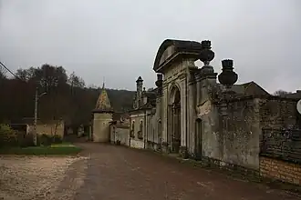 Portail de l'abbaye de Septfontaines.