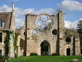 Abbaye des Vaux-de-Cernay. Lieu lié à l'histoire de France depuis le XIIe&nbsp;siècle (Cisterciens et croisades).