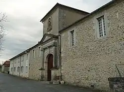 L'accueil et la maison familiale.