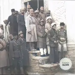 Photographie de Abdul Khaliq et sa famille en 1933 menotté par la police afghane